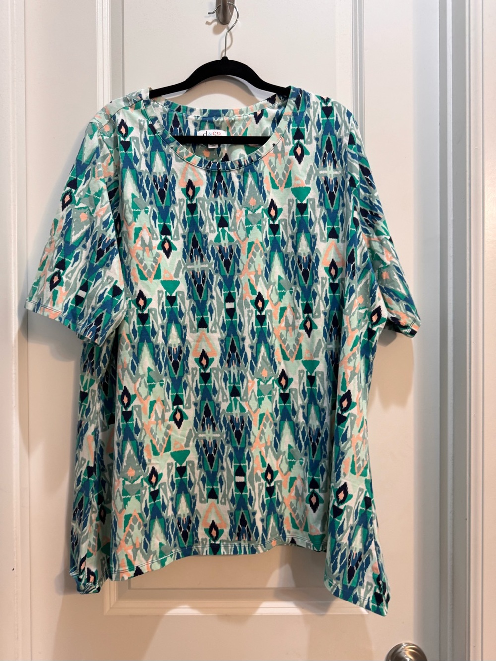 D & Co Multicolor Tunic Sz 2X Round Neck Short Sleeve Armpit To Armpit 27”